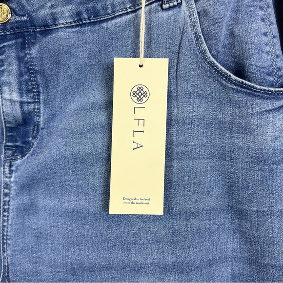 Laurie Felt | Light Blue Ankle Jeans - Picture 5 of 10